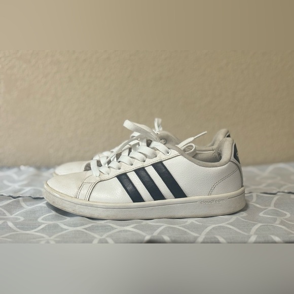 Adidas Classic White and Black Sneakers - Picture 2 of 4